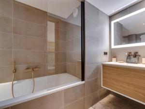 Duplex élégant à Val dIsère - 3 chambres, parking, proche centre - FR-1-567-145