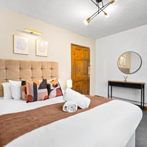 Stylish Three Bedroom House - Garden - Parking - Netflix 73BR