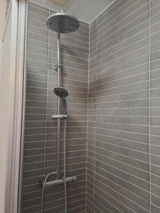 Apartamento 3 nuevo en bajo con terraza privada y piscina en zona residencial el alamillo de 1 domitorio