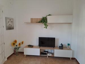 Apartamento 3 nuevo en bajo con terraza privada y piscina en zona residencial el alamillo de 1 domitorio