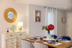 MARBELLA BANUS SUITES - Banús, Playa Rocio Seaside Complex, 3BDRM-3BR, Direct Access to the Beach, Large Outdoor Terrace, 3 min Walk to Puerto Banús