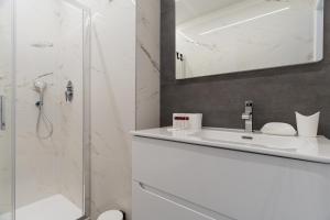 GuestHost - Cozy Flat near Central & Grec0 Pirelli Stations