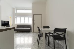 GuestHost - Cozy Flat near Central & Grec0 Pirelli Stations