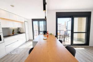 Apartamento moderno con piscina cerca Playa San Juan by Turihome