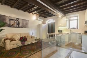 VI Parione House