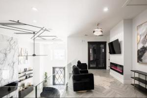 Modern Luxe Oasis with Pool