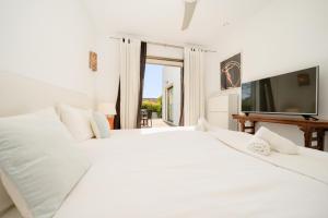 Villa Privada con Piscina y Jardín en Las Chapas, Marbella