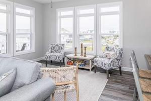 Walk to Beach 4 BR with Hot Tub and Elevator