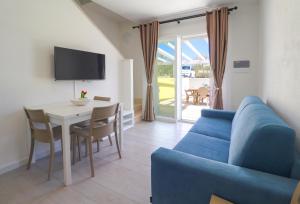 Biagio Blue Home img50