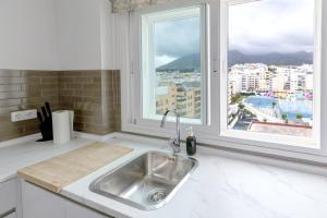 Modern 2BR Apartement with sea views in very center of Marbella