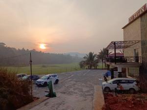 Raj Bavan Resort