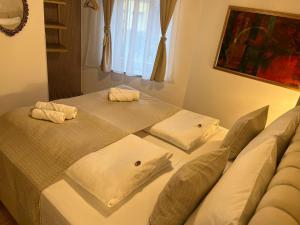 La Luna Room with Pool & Jacuzzi, Bikes and Secured Parking