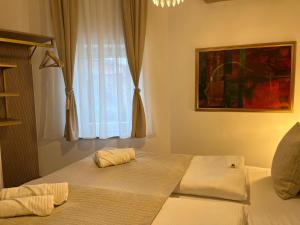 La Luna Room with Pool & Jacuzzi, Bikes and Secured Parking