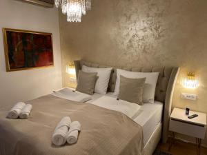 La Luna Room with Pool & Jacuzzi, Bikes and Secured Parking