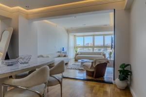 Relaxing Nile Views and Prime Cairo Location
