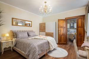 Luxury Rooms & Apartment - Main promenade, Sea & City View in Diocletian Palace Split