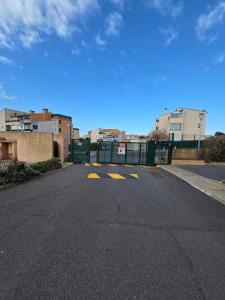 joli appartement pour 4 personnes résidence sécurisée, parking et piscine