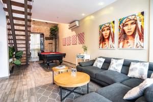 AmazINN Places Casco Viejo Billiard table and Pool