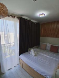 Balcony Studio 28 in Ayala Cebu Business Park with fast wifi