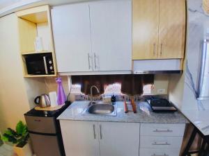 Balcony Studio 28 in Ayala Cebu Business Park with fast wifi