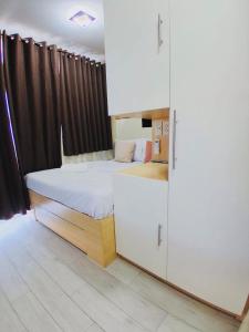 Balcony Studio 28 in Ayala Cebu Business Park with fast wifi