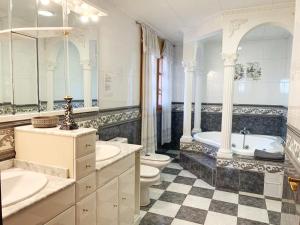 Villa with sea view & pool in Santa Susanna