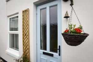 Lovely Coastal Cottage Retreat - Pass the Keys