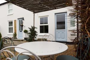 Lovely Coastal Cottage Retreat - Pass the Keys