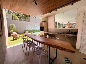 Casa 10 Floresta Boa Vista - Piscina Privativa, Adega e Conforto em 4 suítes