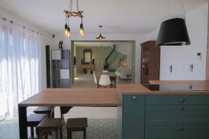 "La Villa Gozfurn" avec piscine privée, plages et commerces de la station balnéaire de Beg-Meil à pied!
