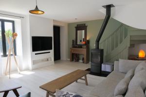 "La Villa Gozfurn" avec piscine privée, plages et commerces de la station balnéaire de Beg-Meil à pied!