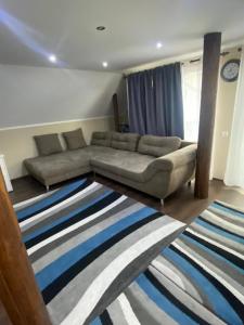 Kényelmes, kéthálószobás-nappalis apartman Kézdivásárhely városában
