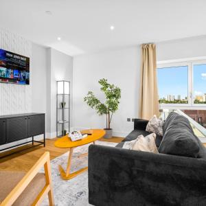 Stylish 2 Bed Apartment - Balcony - Smart Tv - Fast Wi-Fi 706SW