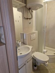 Mikuljan Apartments with Pool-5 min to Beach & Private Parking Included