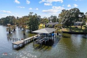Lakefront 2BR house - Boathouse & Pier