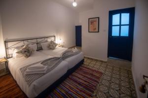 Dar Fornacci Traditional Stay in the Blue City