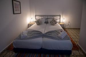 Dar Fornacci Traditional Stay in the Blue City