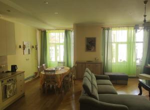 ERNESTA Grand Apartment with balcony 90m, large living room with kitchen, 2 bedrooms