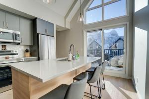 Skyline Peaks 3 Bed 3 Level, 35 Bath