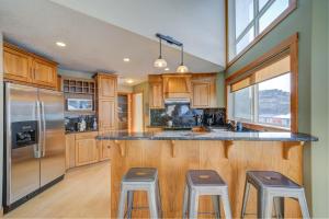212 Alpine Village Spacious 2Bed-2Bath-Mtn Views!