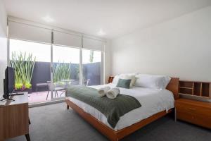 Chic 2BR Condo in Condesa steps from Parque Mexico