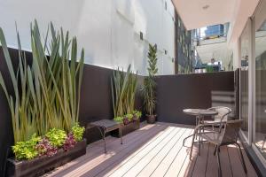 Chic 2BR Condo in Condesa steps from Parque Mexico