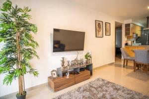 Modern 2 Bedroom Cozy Stay