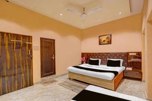 SPOT ON The Gilded Petals