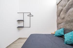 6 bedroom with Jacuzzi 1 block from LLeras P10