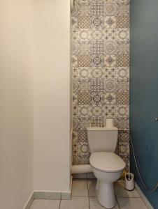 2BR and salon, La Défense, Parking