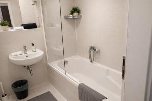 PrimeStay - Cozy 1 Bedroom Apartment