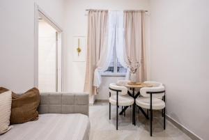 Room17maradona center