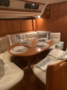 NUIT SUR UN BATEAU