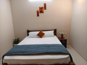 Harichandhanam Inn 100 meters from temple